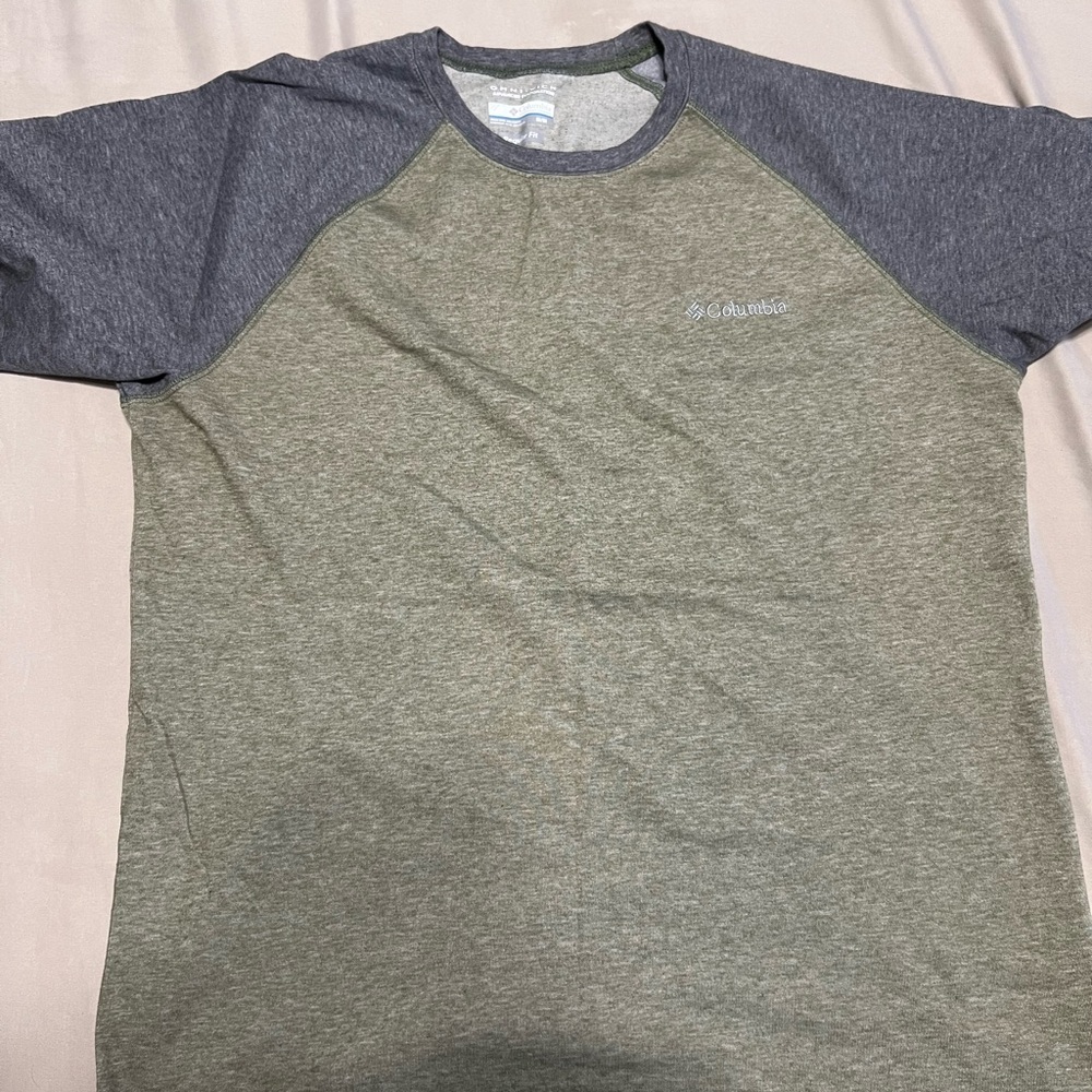 Columbia Men's Gray Raglan Shirt